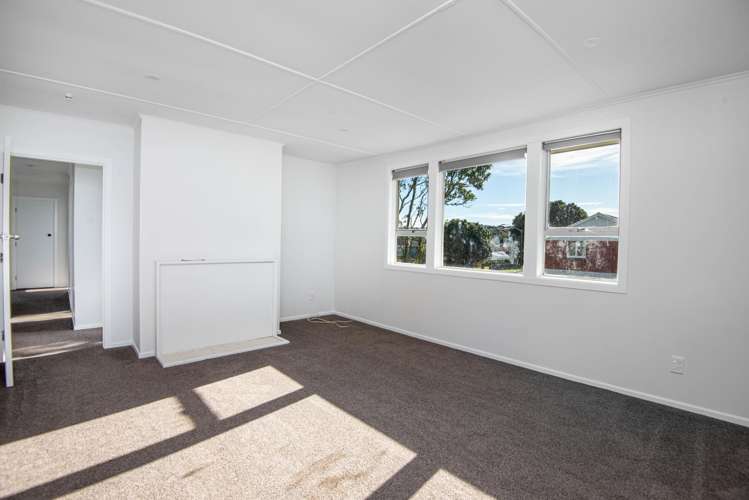 2 Penguin Grove Waitangirua_13