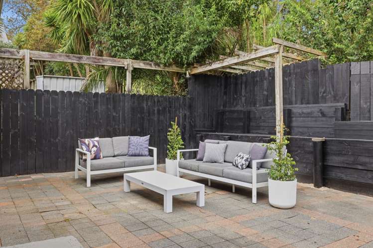 2/12 Mahuta Grove Northcote_17