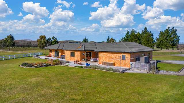 Home And Income Retreat With Views!