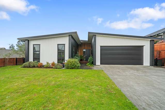 Designer living. Exceptional price!