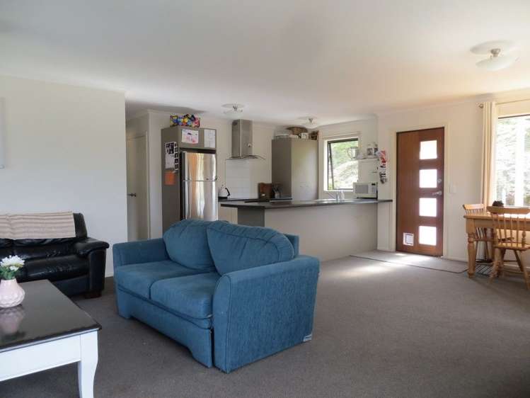 25 Saint Lawrence Street Toi Toi_7