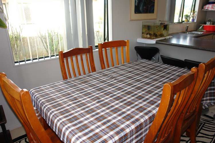 9 Vanhest Way Ranui_6