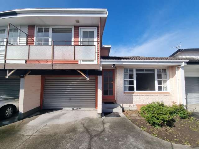 Prime Central Riccarton Location!