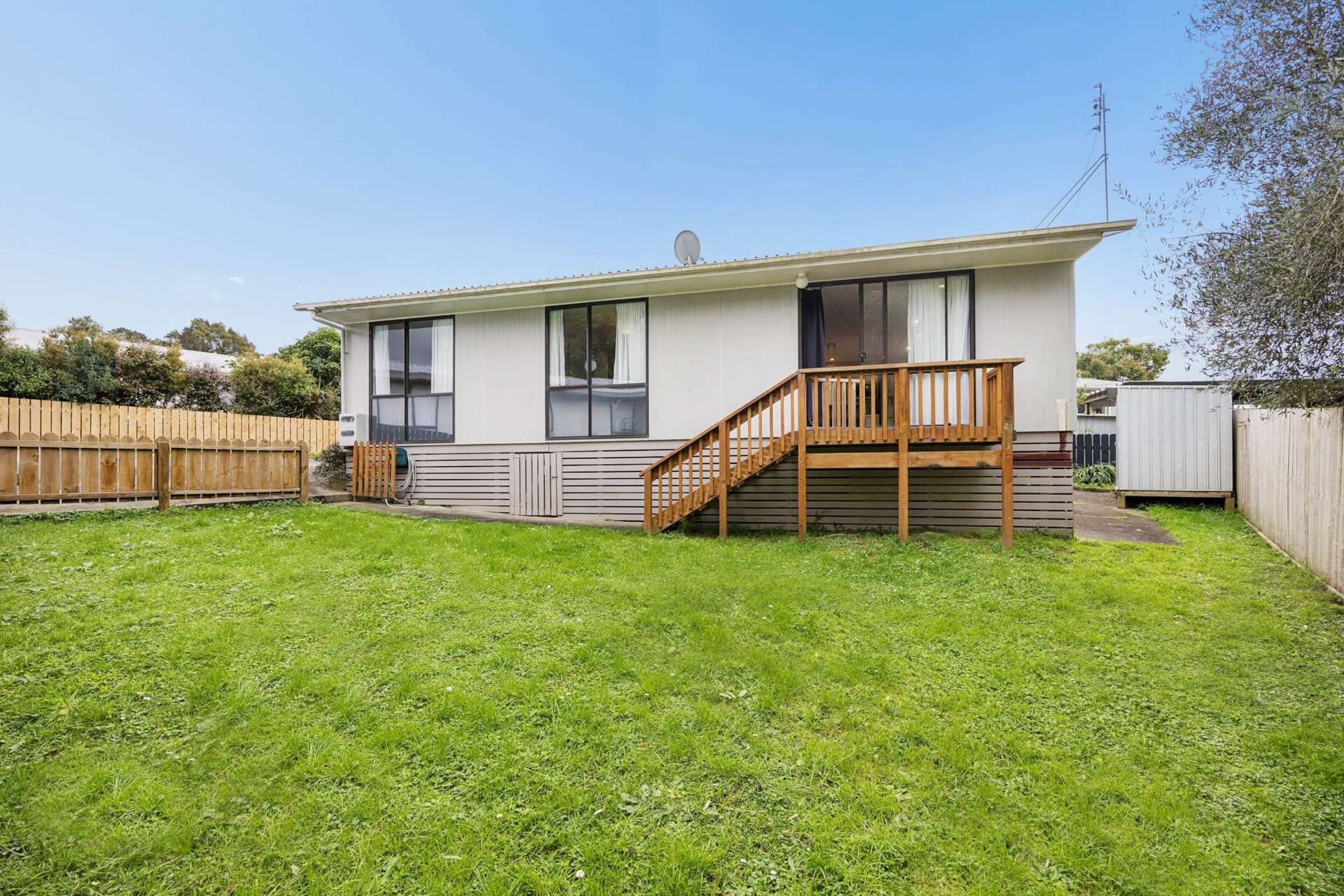 2/342C Royal Road Massey_0