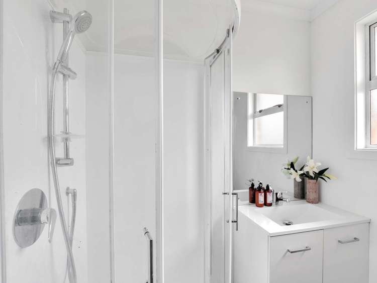 2/84 Linton Street West End_13