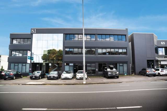 Harbour Views and 8 Parks - Full Floor