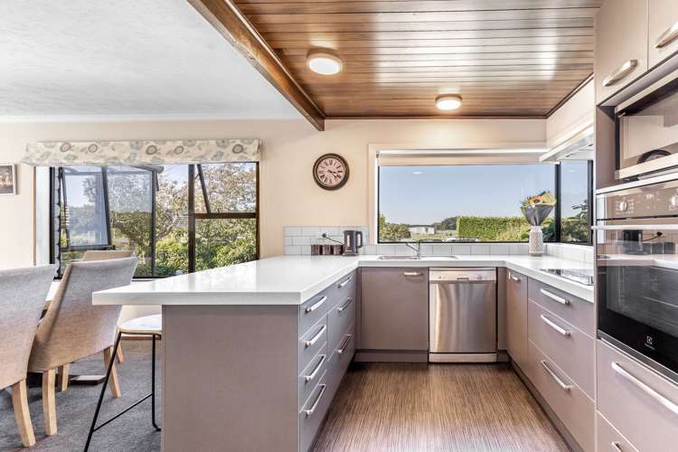 720 Queens Drive Waikiwi_3