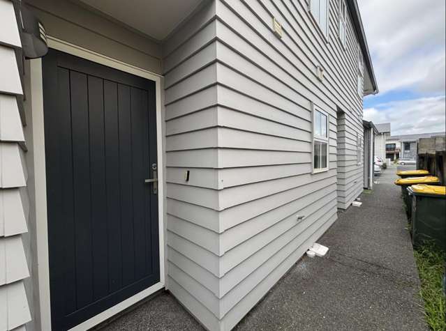 6/79 Carrington Drive Hillcrest_2