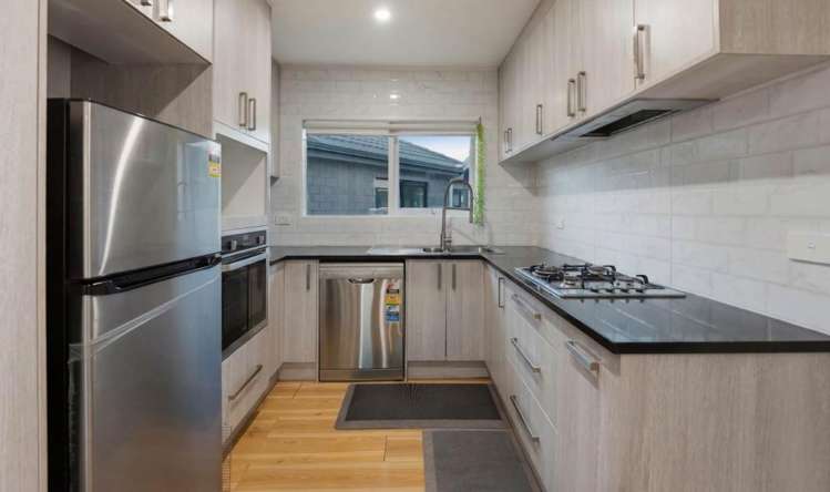 66 Sunlands Drive Manurewa_1