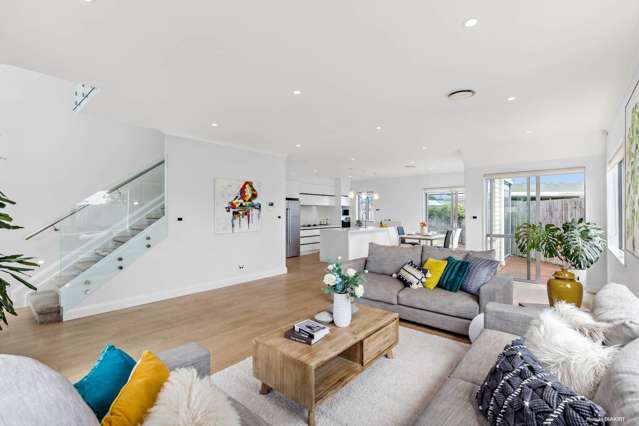 69 Bordeaux Parade Te Atatu South_1