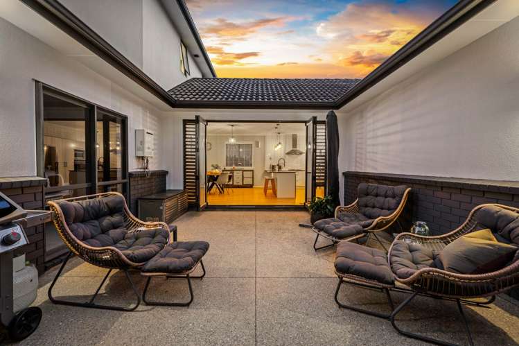 20 Greenbough Lane Greenhithe_26