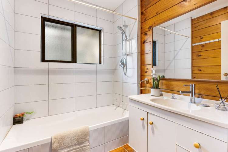 2/30 Charles Dickens Drive Mellons Bay_13