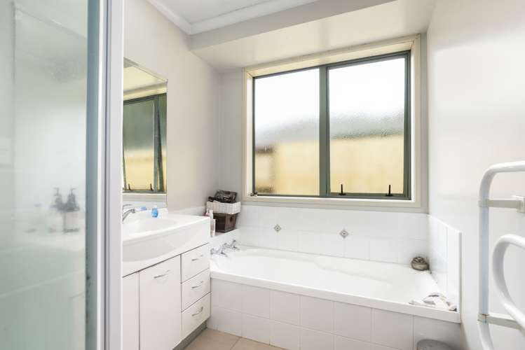 23 Nobleman Place Hamilton East_6