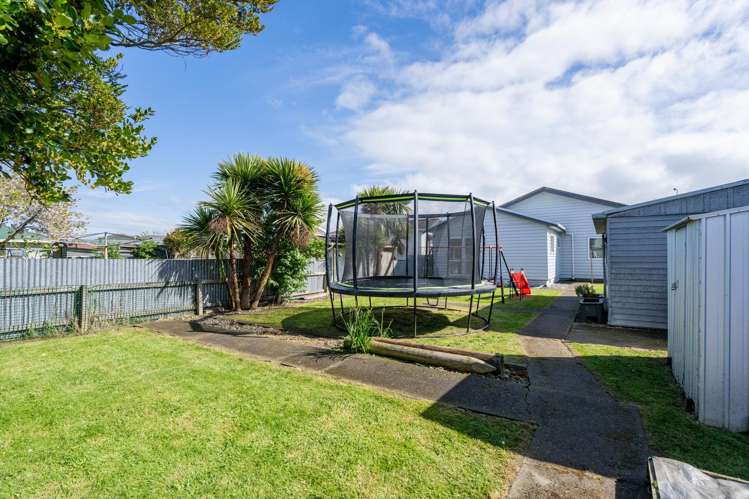 31 Lowe Street Avenal_23