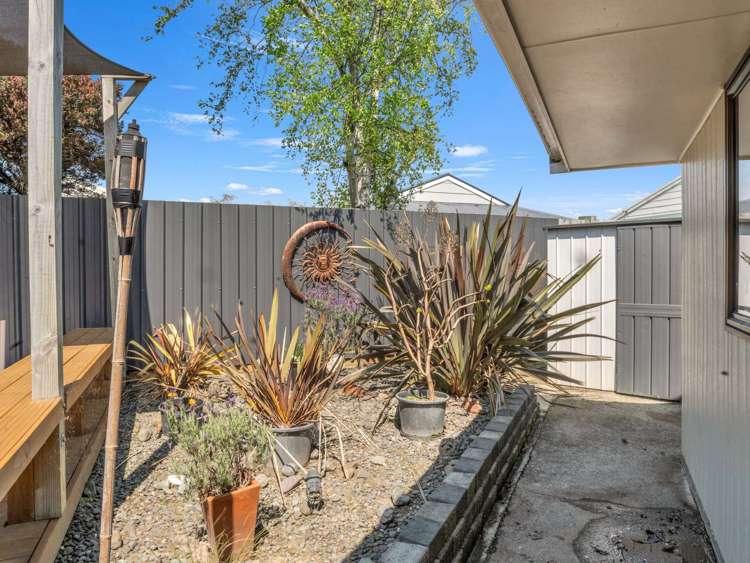 7 Charisma Court Kelvin Grove_24