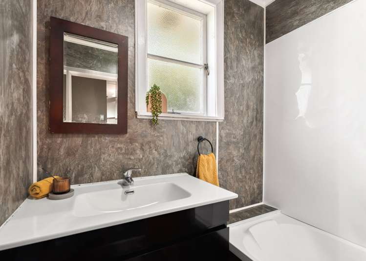 8 Tui Road Western Heights_12