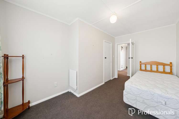6 Hewer Crescent Naenae_14