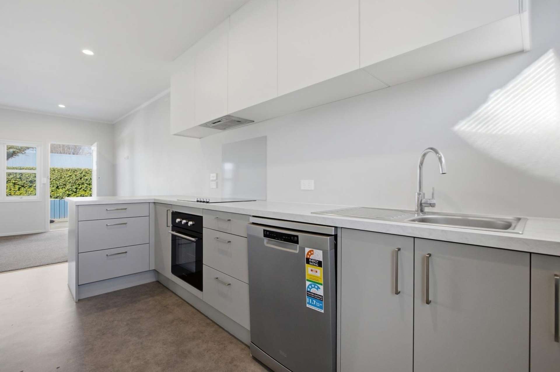 3/493A Devonport Road Avenues_0