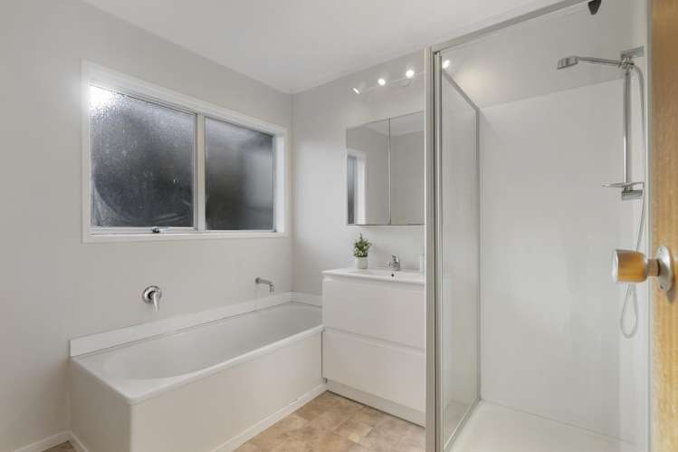 39C Kaipatiki Road (also known as 39C Emirau Place) Glenfield_11