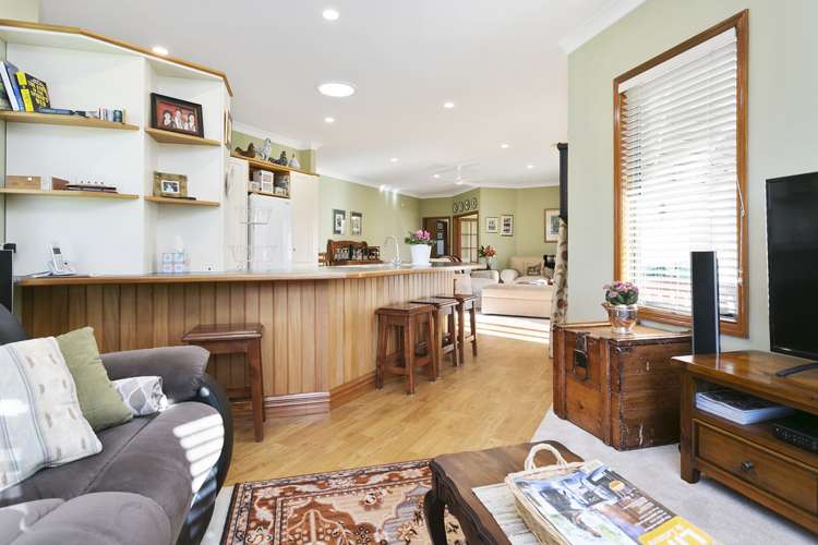 19 Cowley Drive Leamington_4