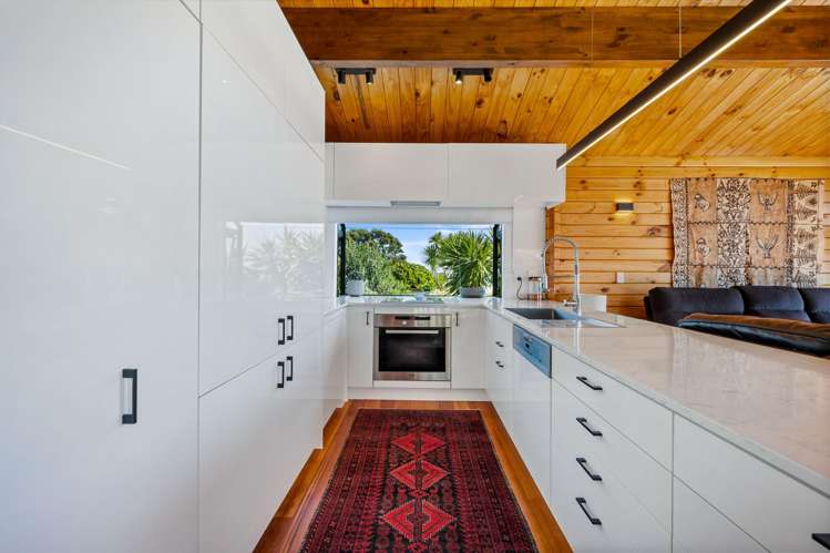 3 Edwin Mitchelson Road Muriwai Beach_11