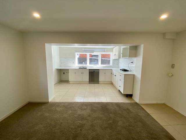 51 Bradbury Road Botany Downs_1