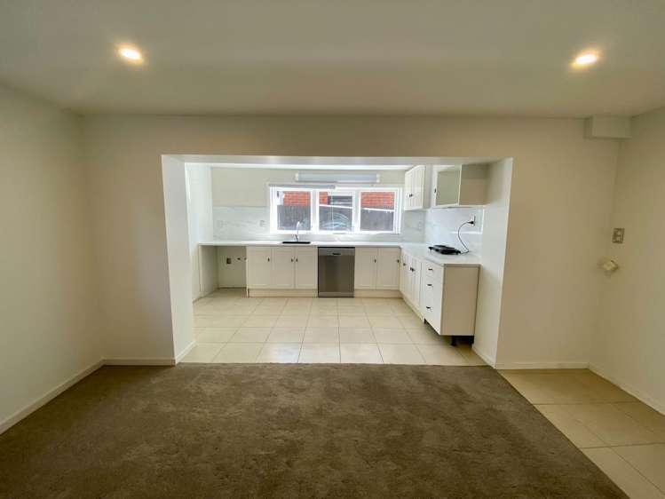 51 Bradbury Road Botany Downs_2
