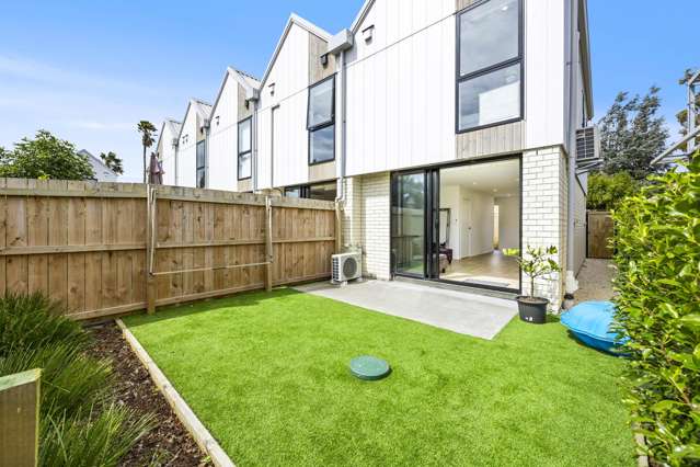 Modern, Stylish & Superbly Located!