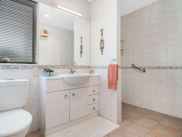 31/197 Royal Road Massey_21