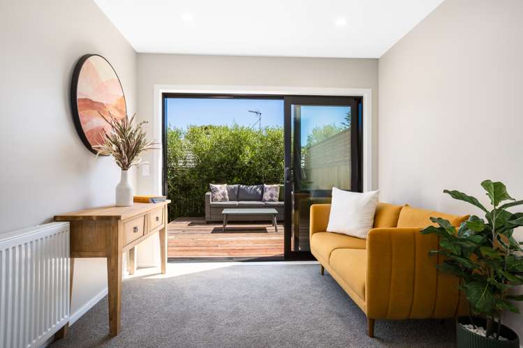 2/7 Grays Road Plimmerton_12