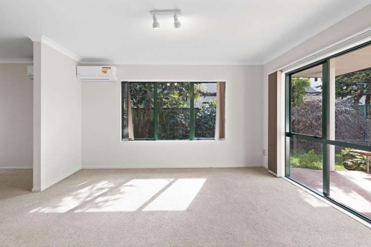 30 Caversham Drive 2612_9
