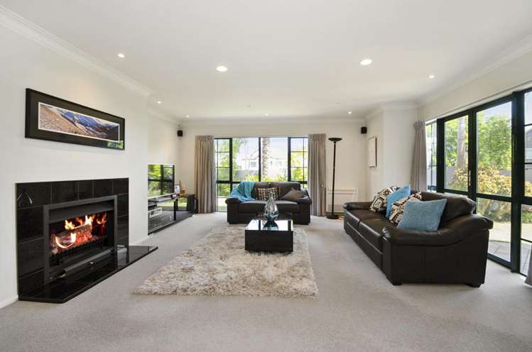 2 Beach Road Mellons Bay_9