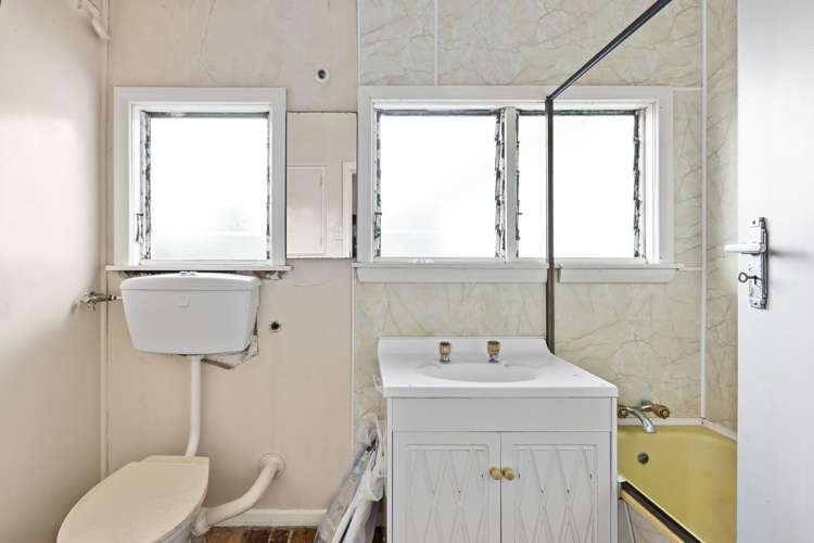 17 Hampton Hill Road Tawa_5