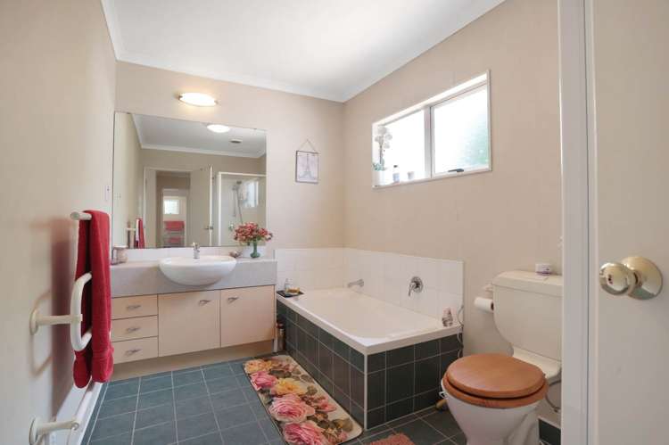 1 Stolford Crescent New Lynn_15