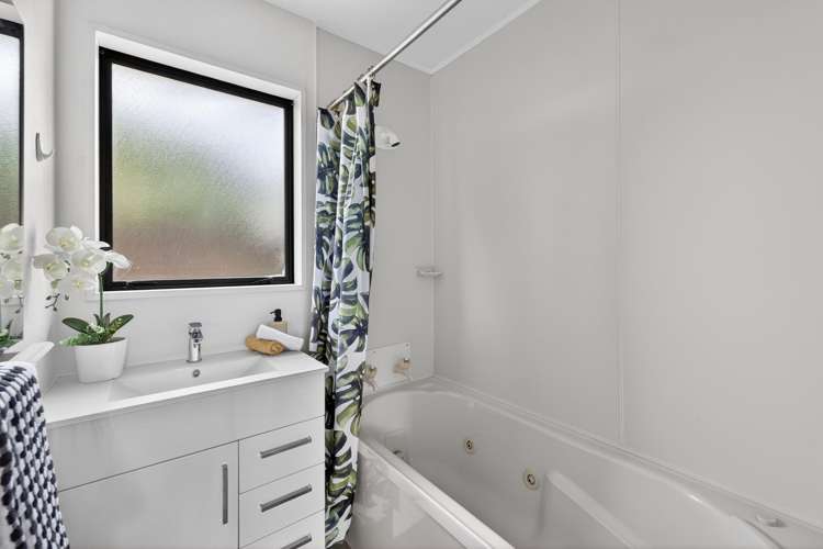 495a Pages Road Aranui_12