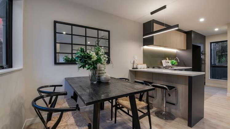 2/114 Saddleback Rise Murrays Bay_5