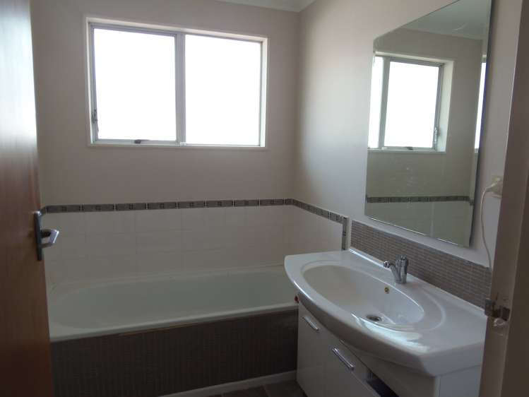 196 California Drive Totara Park_5