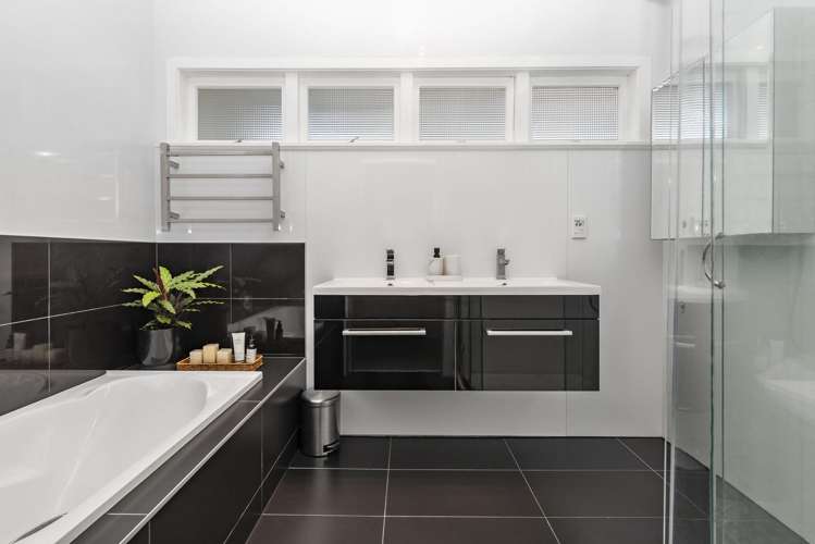 100 Tiroroa Avenue Te Atatu South_11