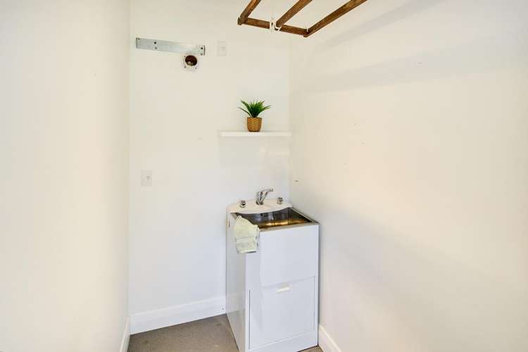 13 Firth Terrace Karori_17