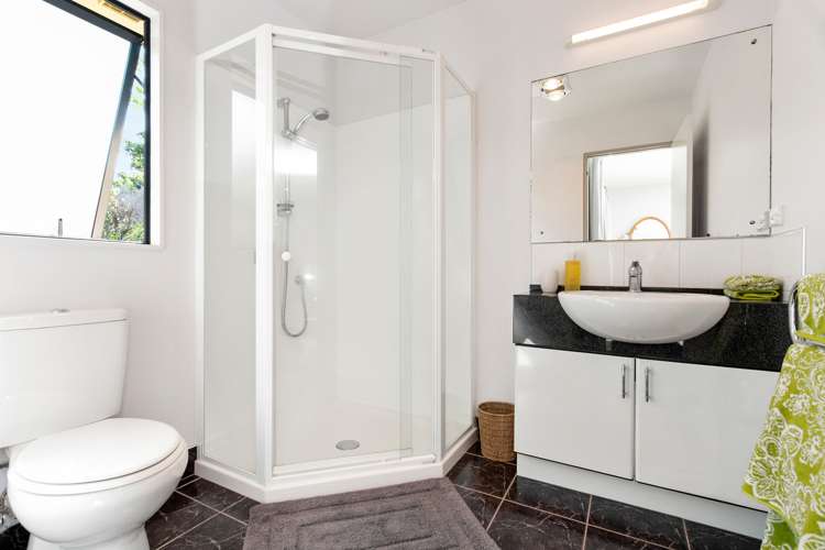 11 Piriti Drive Te Atatu Peninsula_10