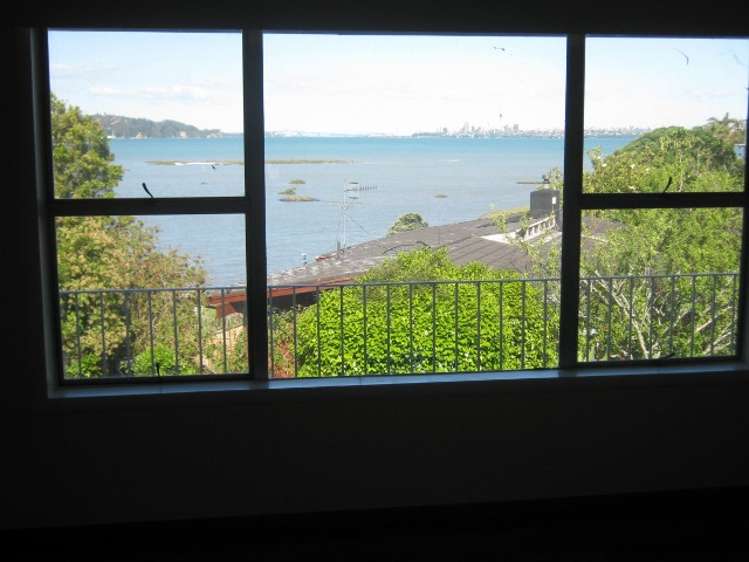 2/46 Gill Avenue Te Atatu Peninsula_1