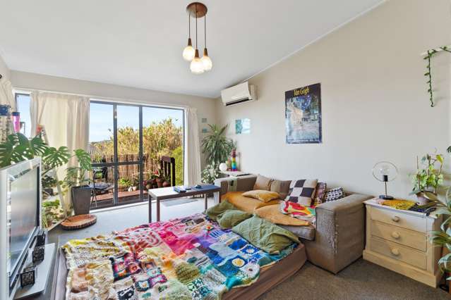 1 & 2/135 Glenfield Road Hillcrest_4