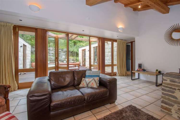 143 Wynyard Crescent Fernhill/Sunshine Bay_12