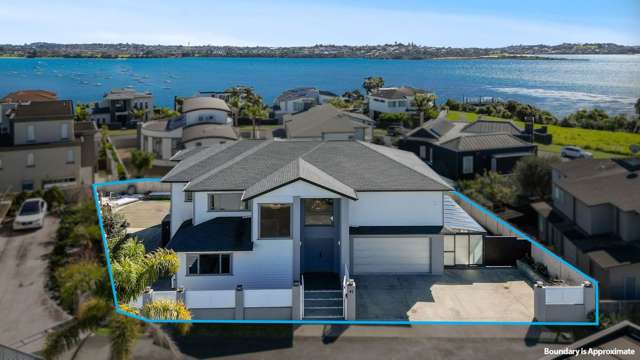 Prime Location in Macleans Zone with Self-Cont...