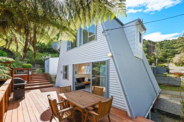 Quirky Barn Style Retreat in Picton, Waikawa