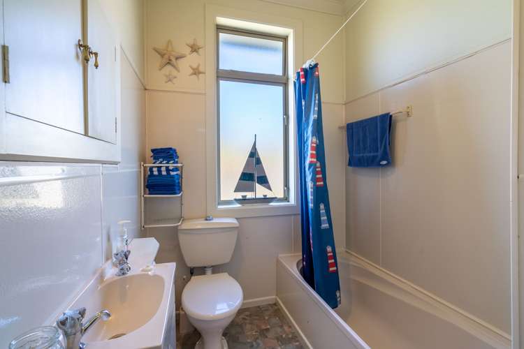 8 Violet Street Riverton_12