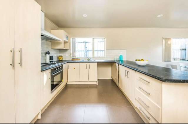 92 Robert Skelton Place Clendon Park_3