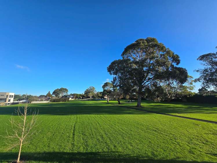 8a Taurima Avenue Point England_15