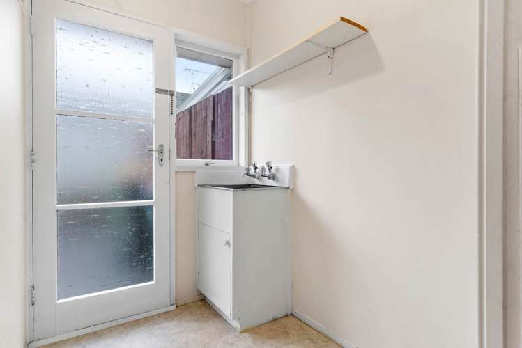 2/135 Glenmore Road Sunnyhills_16