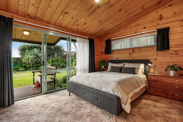 2/111 Beach Road Pahurehure_11